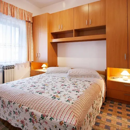 Korelic Garden Apartment *